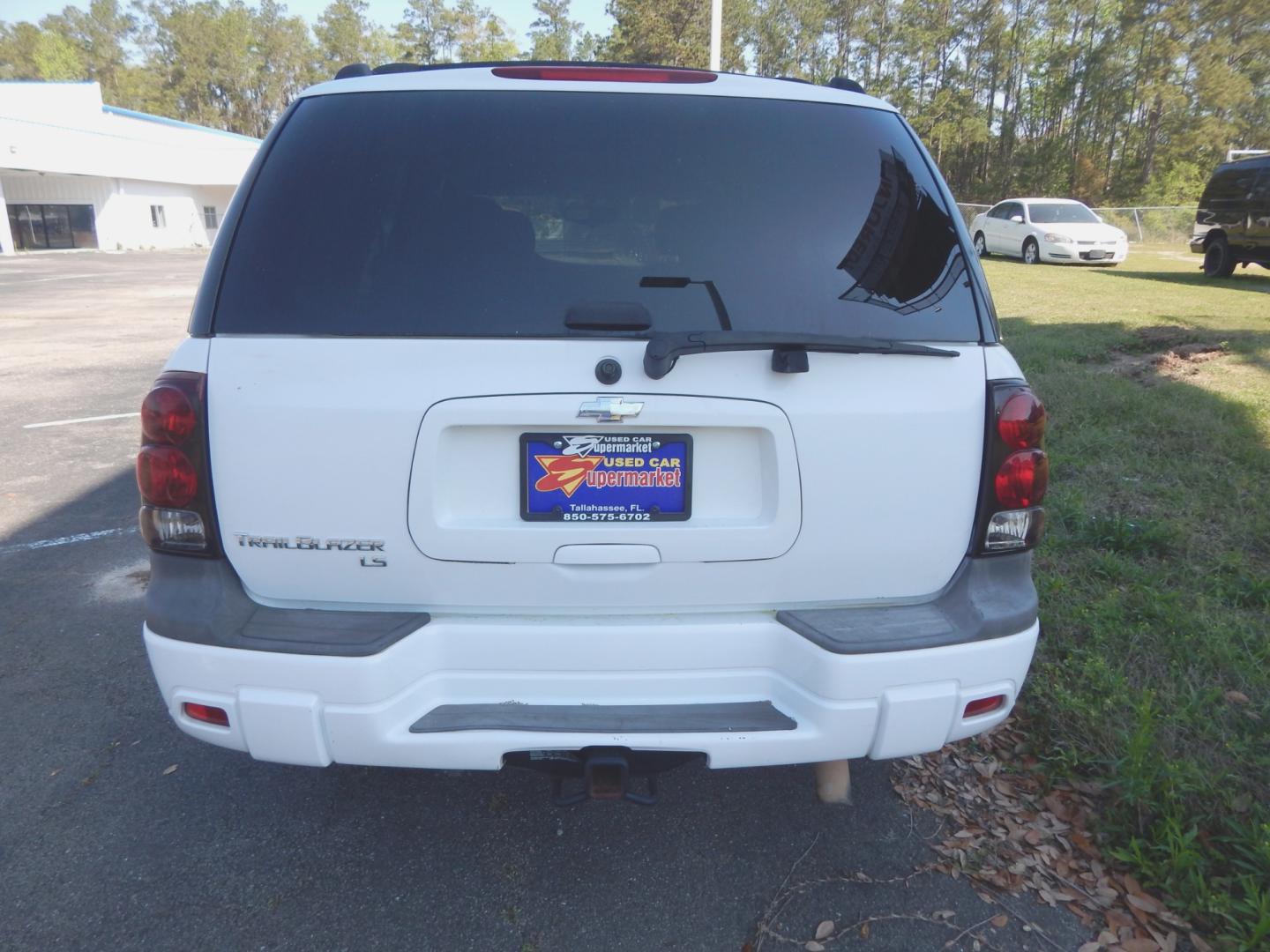 2007 White /Gray Chevrolet TrailBlazer LS (1GNDS13S772) with an 4.2L 6 cyl. engine, Automatic transmission, located at 3120 W Tennessee St, Tallahassee, FL, 32304-1002, (850) 575-6702, 30.458841, -84.349648 - Photo#3